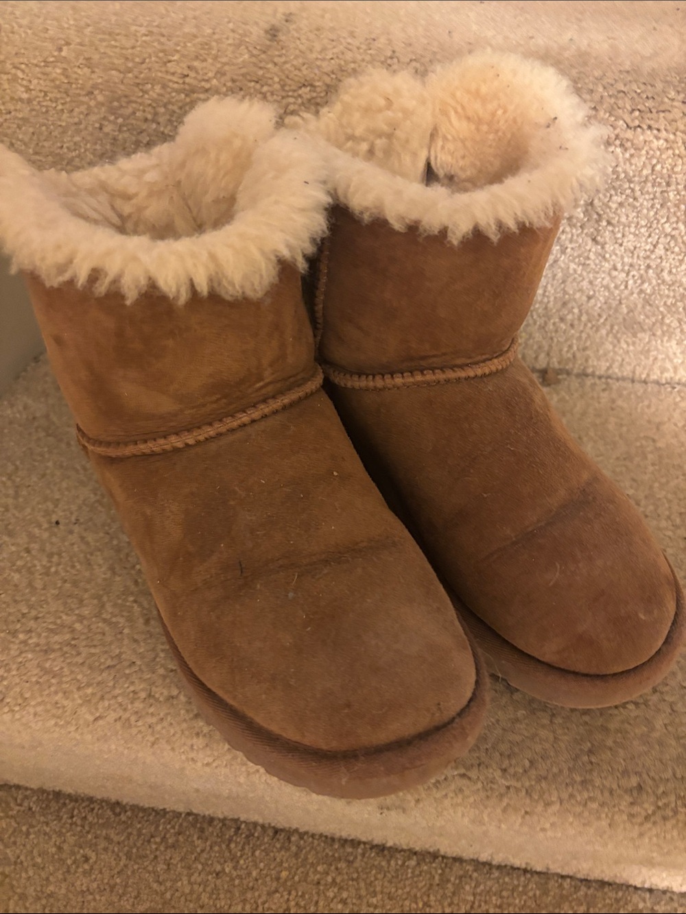 UGG Classic Short Shearling Boots in Chestnut